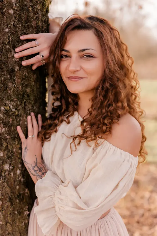 Authentisches Frauen-Portrait voller Ausdruck